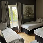 The Folly Group Sleeps 26 بيت للعطل كيلكيني