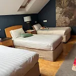 بيت للعطل The Folly Group Sleeps 26 كيلكيني