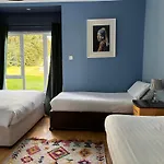 The Folly Group Sleeps 26 بيت للعطل