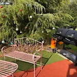 The Folly Group Sleeps 26 بيت للعطل