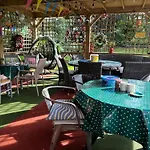 The Folly Group Sleeps 26 بيت للعطل