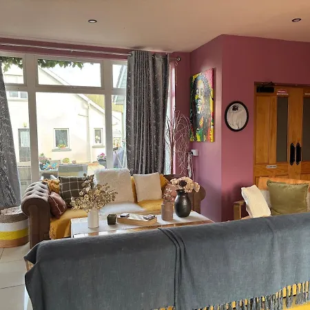 The Folly - Sleeps 28 * 基尔根尼