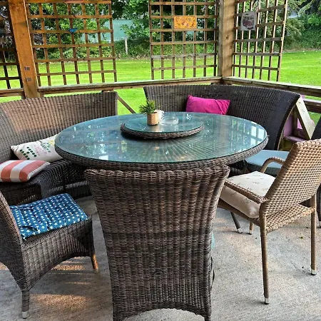 The Folly - Sleeps 28 *