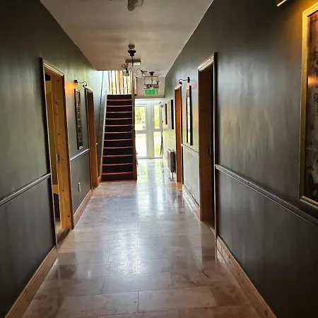 The Folly - Sleeps 28 * 基尔根尼