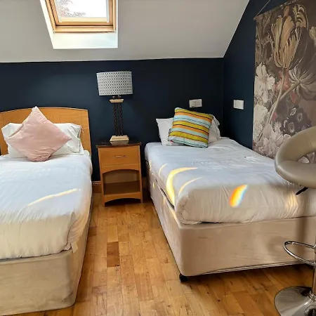 The Folly - Sleeps 28 度假居 基尔根尼