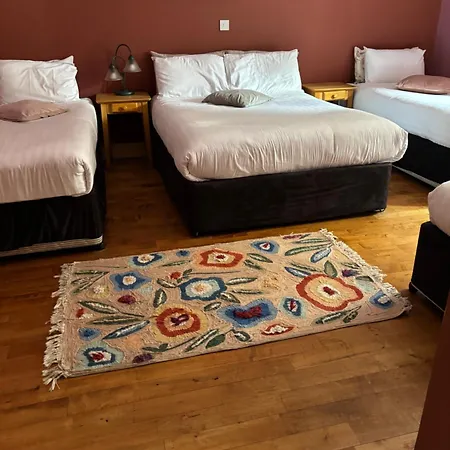 The Folly Group Sleeps 26 Tatil Evi *