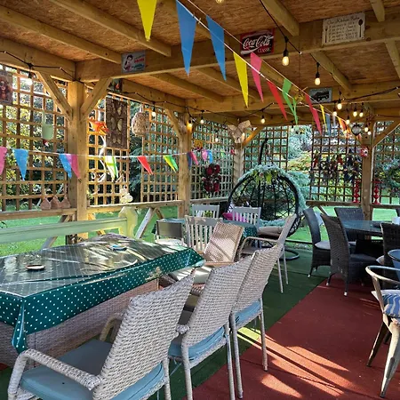 The Folly Group Sleeps 26 *