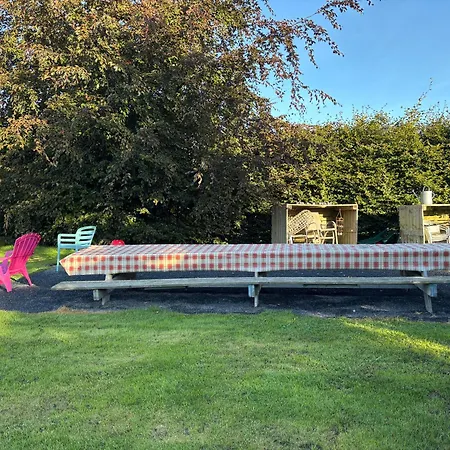 The Folly Group Sleeps 26 בית נופש