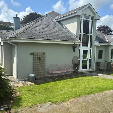 The Folly Group Sleeps 26 בית נופש *