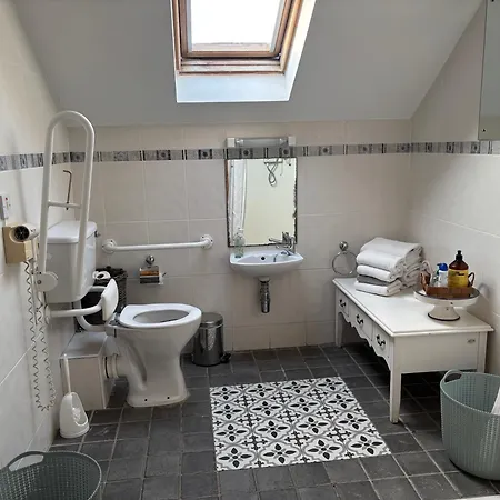 The Folly Group Sleeps 26 *