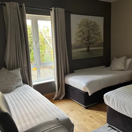 The Folly Group Sleeps 26 *