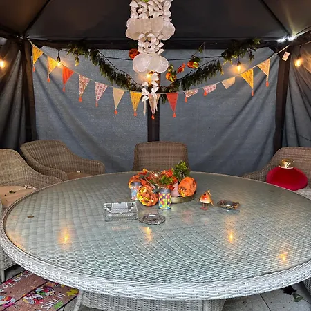 Tatil Evi The Folly Group Sleeps 26 *