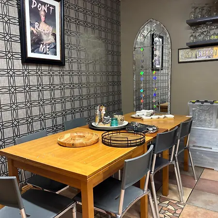 Prázdninový dům The Folly Group Sleeps 26 *