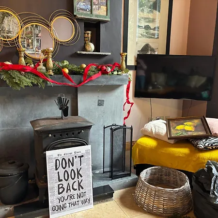 The Folly Group Sleeps 26 בית נופש *