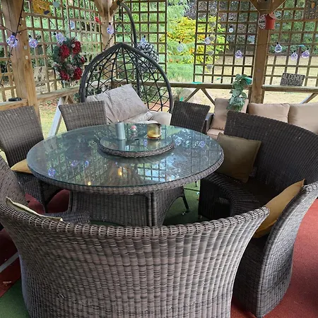 بيت للعطل The Folly Gather Celebrate & Sleeps 26 Five Shower *