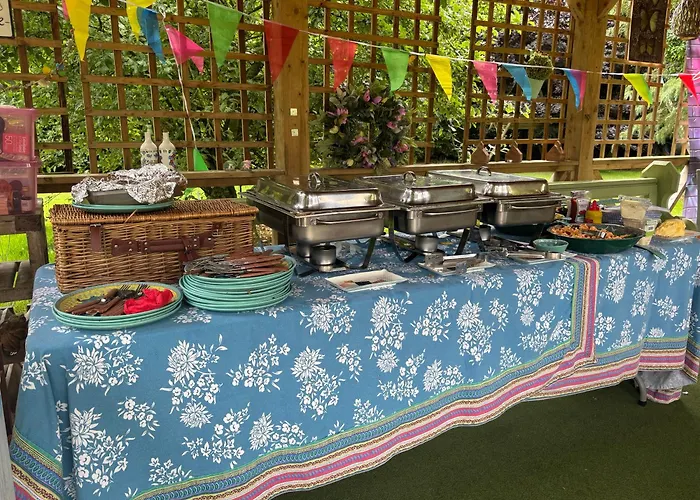 別荘 The Folly Group Sleeps 26