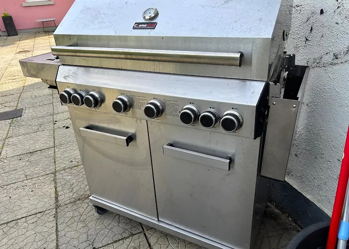 The Folly Group Sleeps 26 別荘