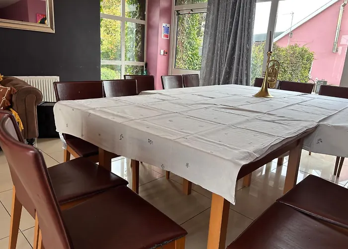 The Folly Group Sleeps 26 別荘 キルケニー