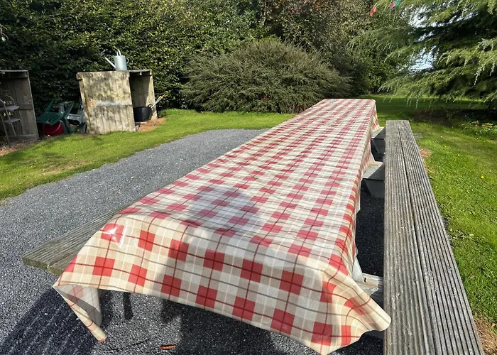 The Folly Group Sleeps 26 別荘