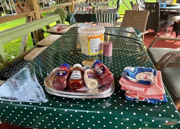 別荘 The Folly Group Sleeps 26 *