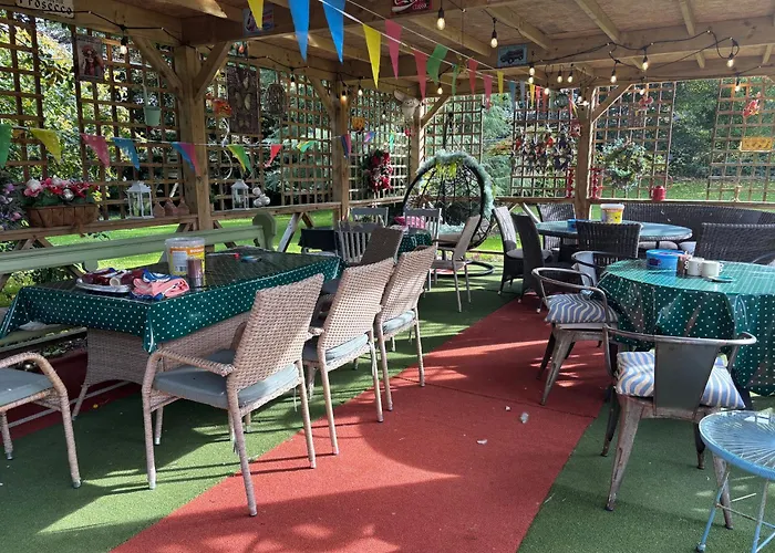 The Folly Group Sleeps 26