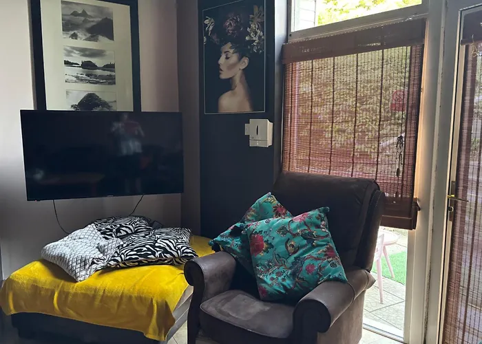 The Folly Group Sleeps 26 * キルケニー