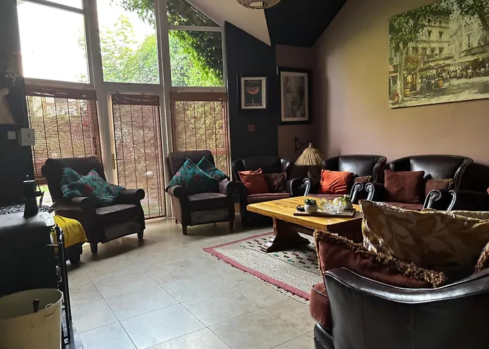 別荘 The Folly Group Sleeps 26