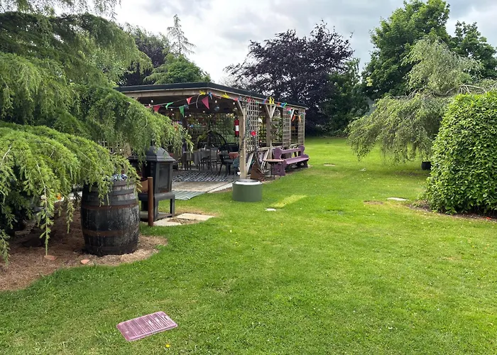 The Folly Group Sleeps 26 *