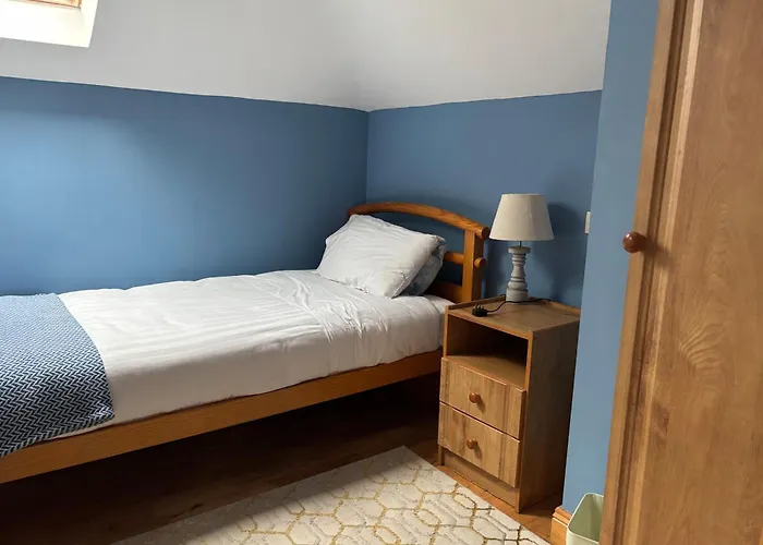 The Folly Group Sleeps 26 別荘