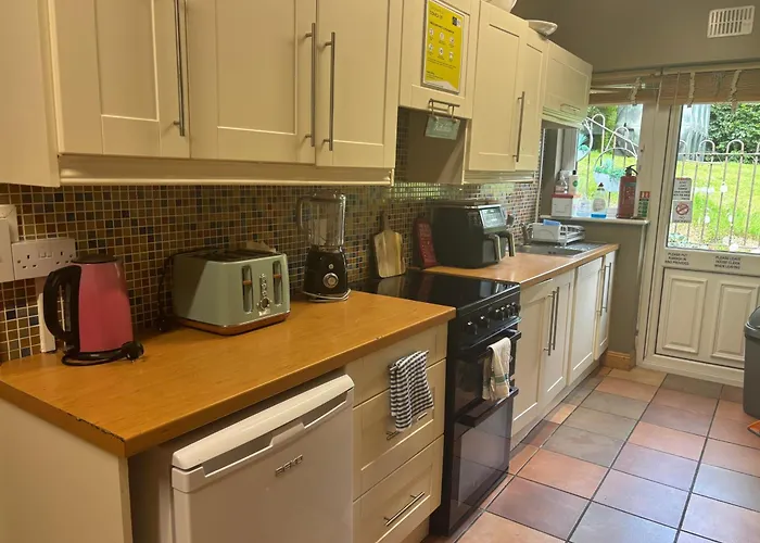 別荘 The Folly Group Sleeps 26 *