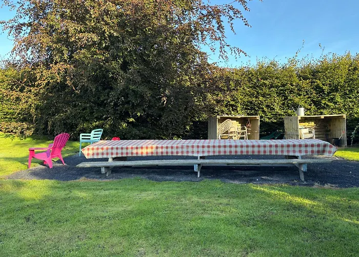 The Folly Group Sleeps 26 別荘