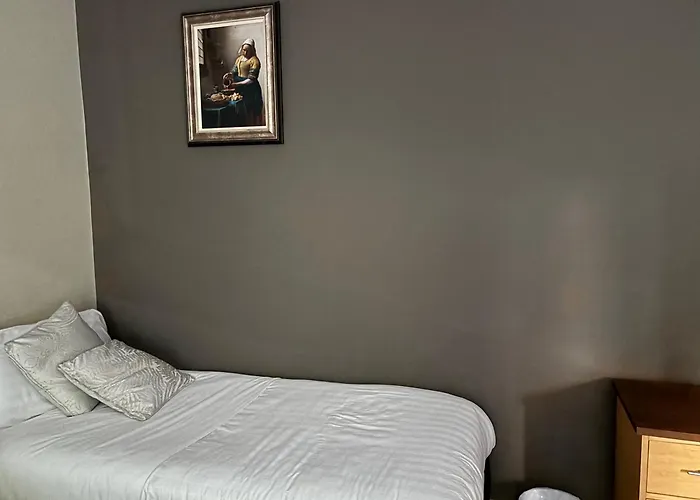 The Folly Group Sleeps 26 *