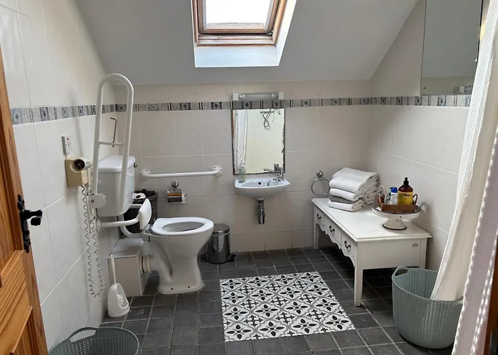 The Folly Group Sleeps 26 *