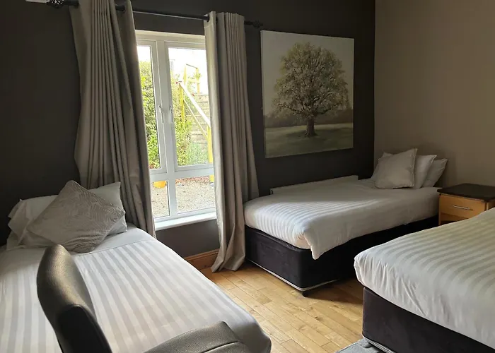 The Folly Group Sleeps 26 *