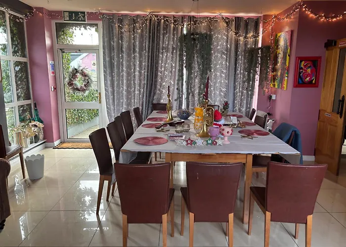 別荘 The Folly Group Sleeps 26 *