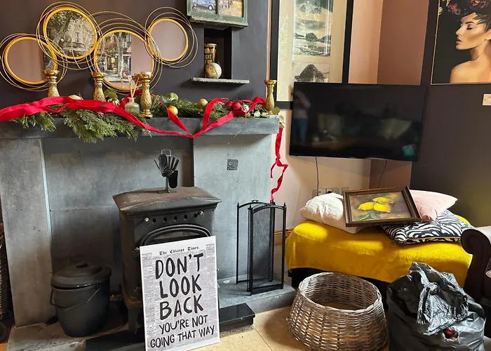 The Folly Group Sleeps 26 別荘 *