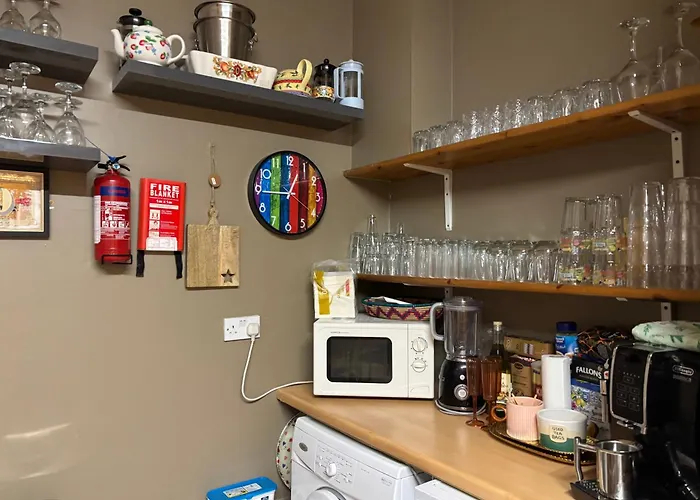 The Folly Group Sleeps 26 別荘